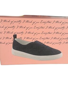 Kensie Sz 6 Slip-On NWT Sneaker - dark blue and White